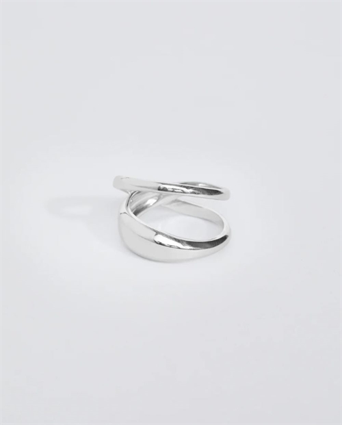 TRINE TUXEN LOOP RING SILVER